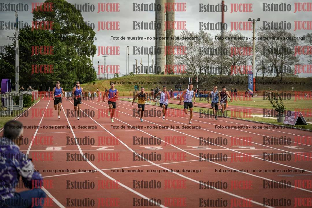 Fotos de los 100 m llanos de varones - FINAL