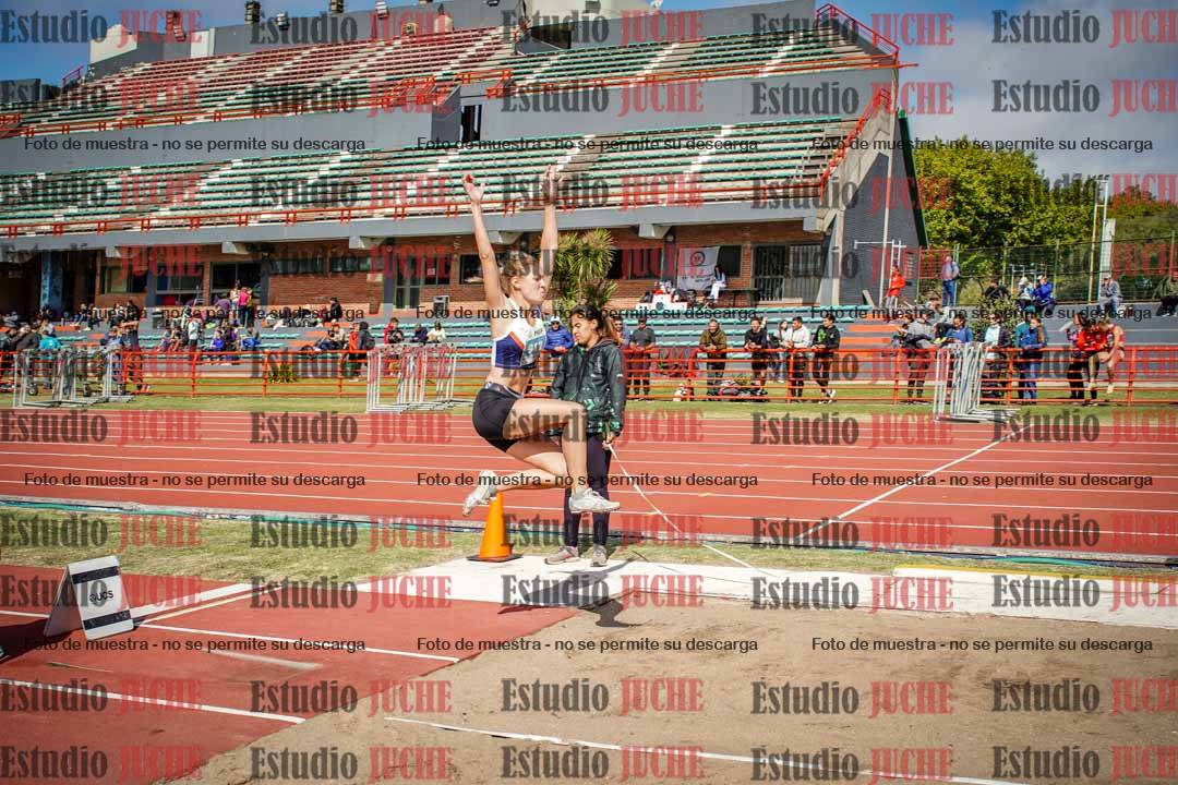 Fotos del salto en largo de mujeres