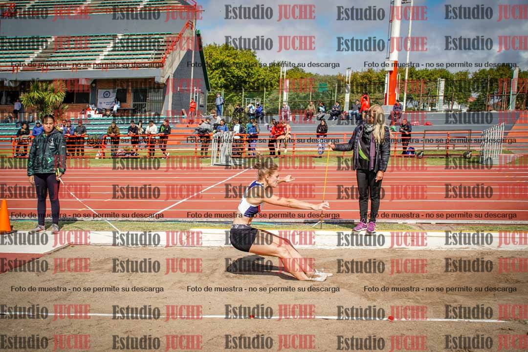 Fotos del salto en largo de mujeres