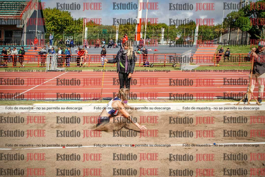 Fotos del salto en largo de mujeres
