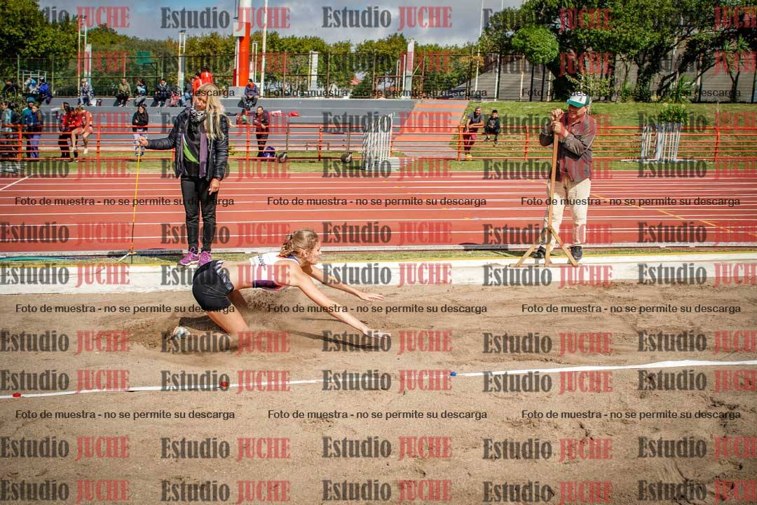 Fotos del salto en largo de mujeres