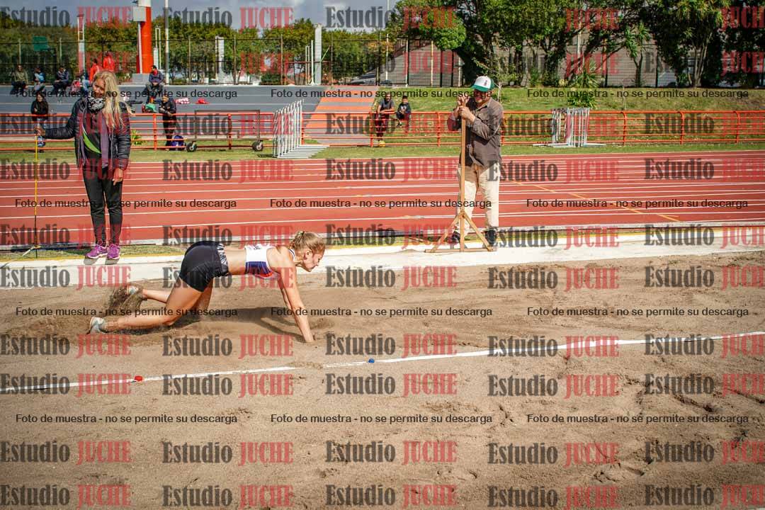 Fotos del salto en largo de mujeres