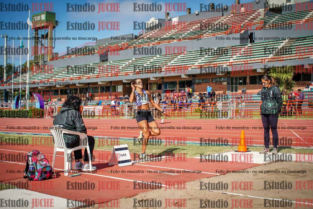 Fotos del salto en largo de mujeres