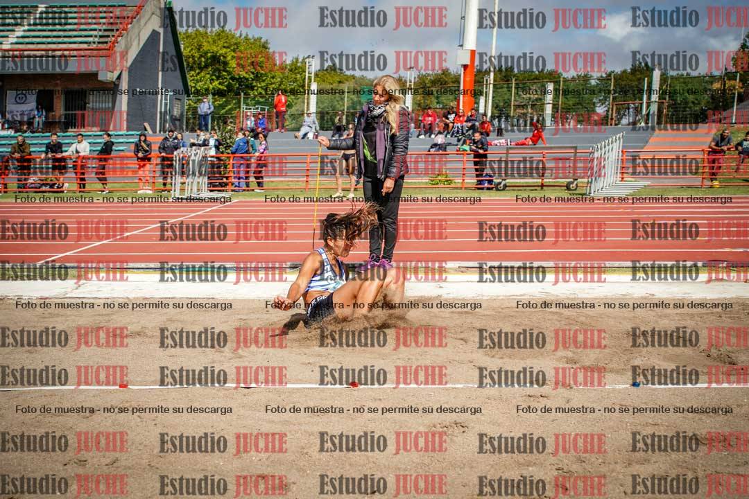 Fotos del salto en largo de mujeres