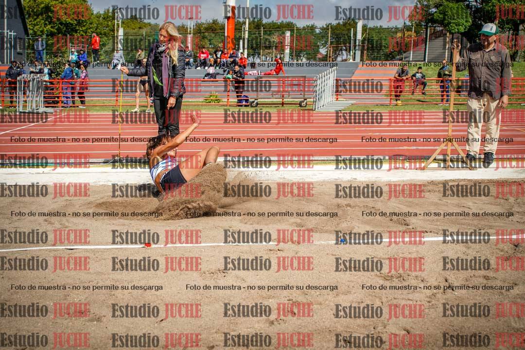 Fotos del salto en largo de mujeres