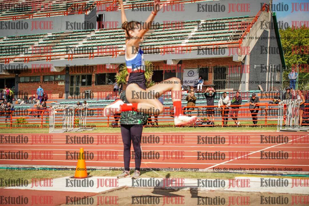 Fotos del salto en largo de mujeres