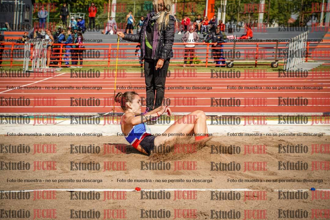 Fotos del salto en largo de mujeres