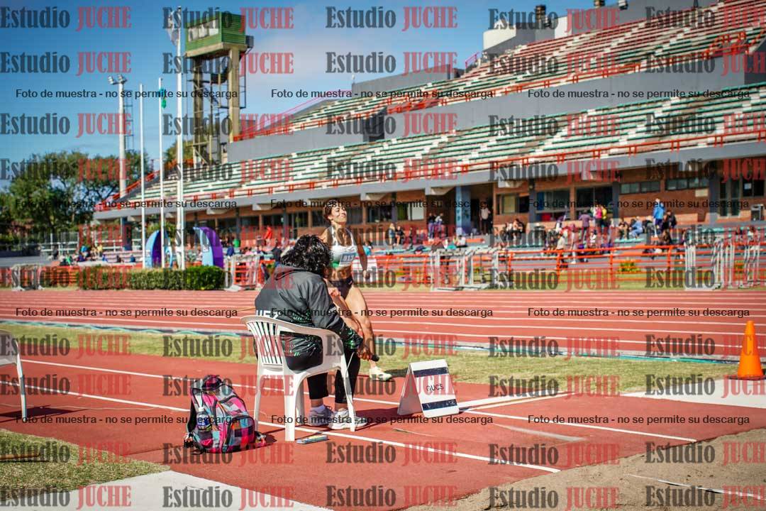 Fotos del salto en largo de mujeres