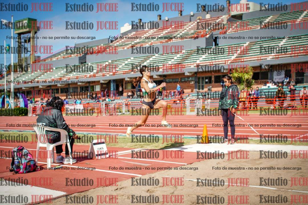 Fotos del salto en largo de mujeres