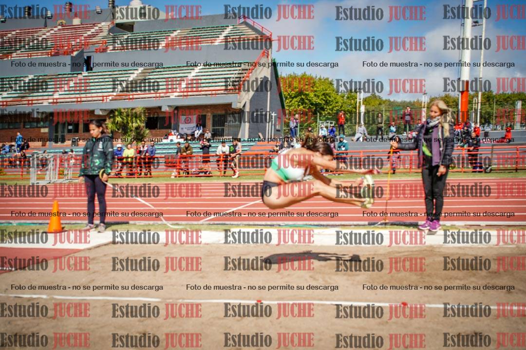 Fotos del salto en largo de mujeres