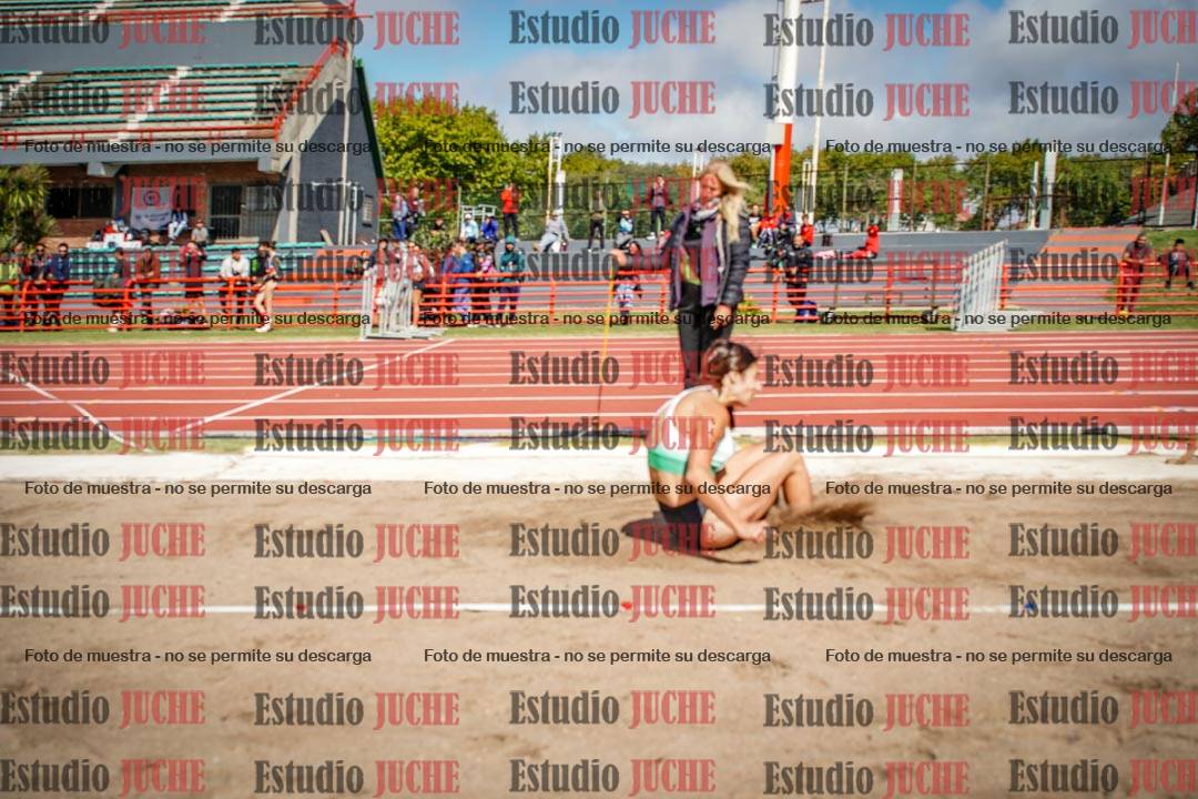 Fotos del salto en largo de mujeres