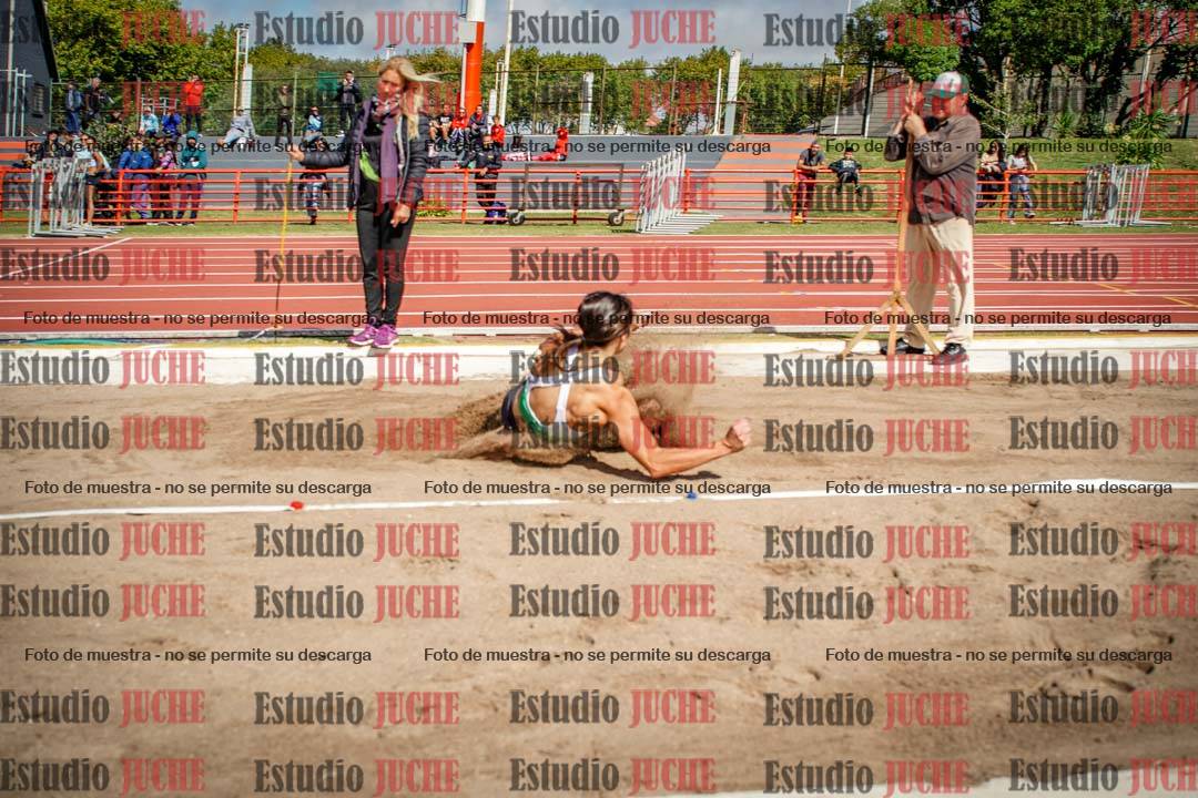 Fotos del salto en largo de mujeres
