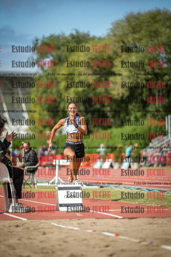 Fotos del salto en largo de mujeres