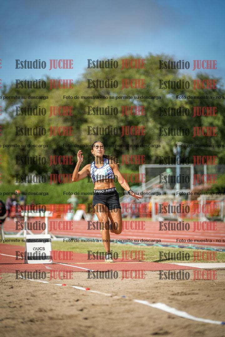 Fotos del salto en largo de mujeres