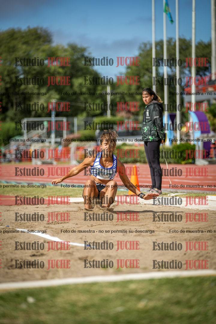 Fotos del salto en largo de mujeres
