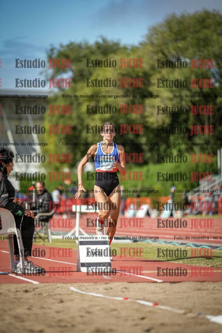 Fotos del salto en largo de mujeres