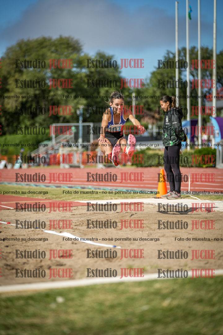 Fotos del salto en largo de mujeres