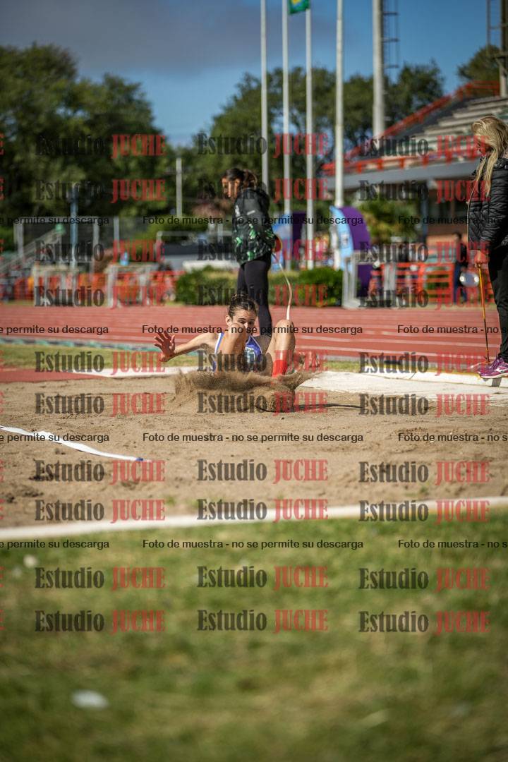 Fotos del salto en largo de mujeres