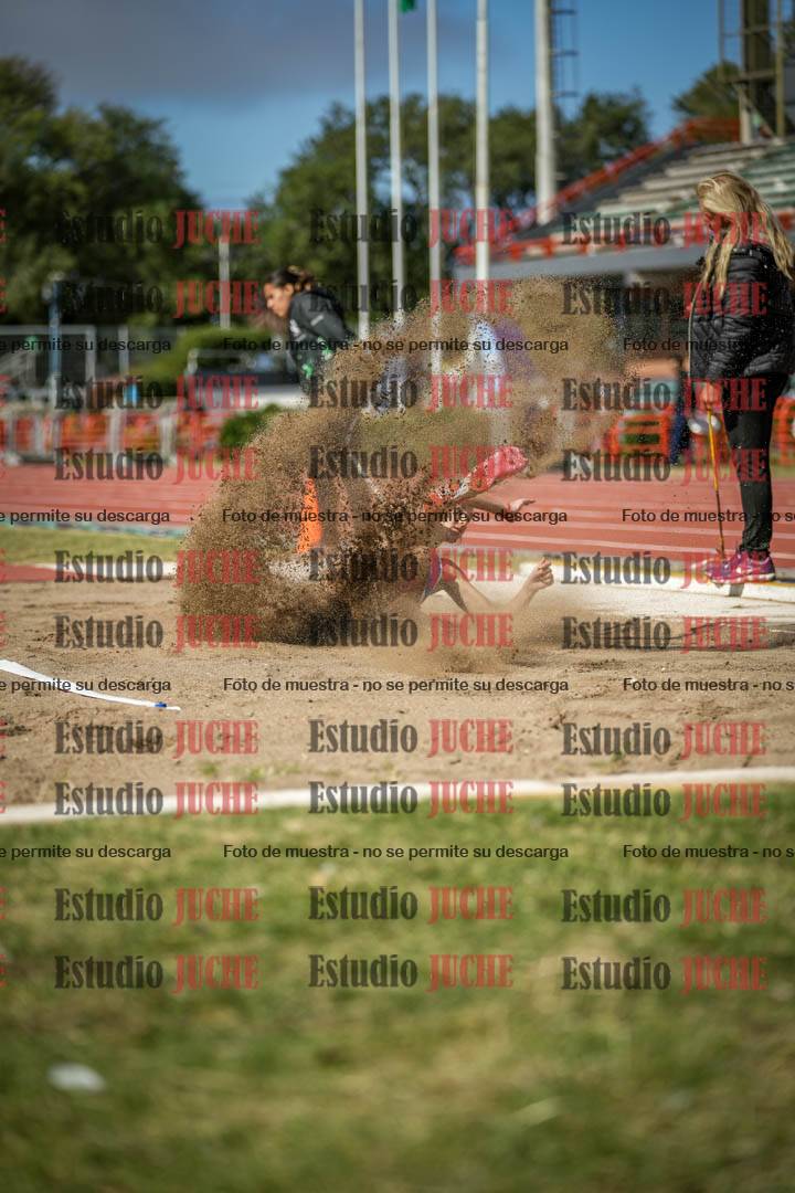 Fotos del salto en largo de mujeres