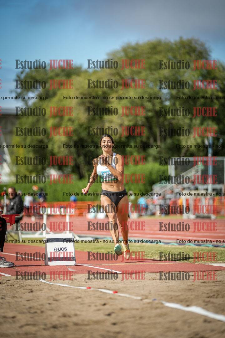 Fotos del salto en largo de mujeres