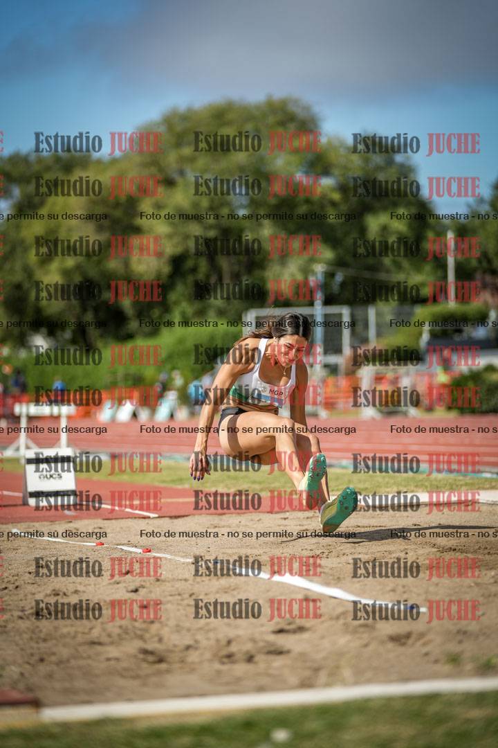 Fotos del salto en largo de mujeres