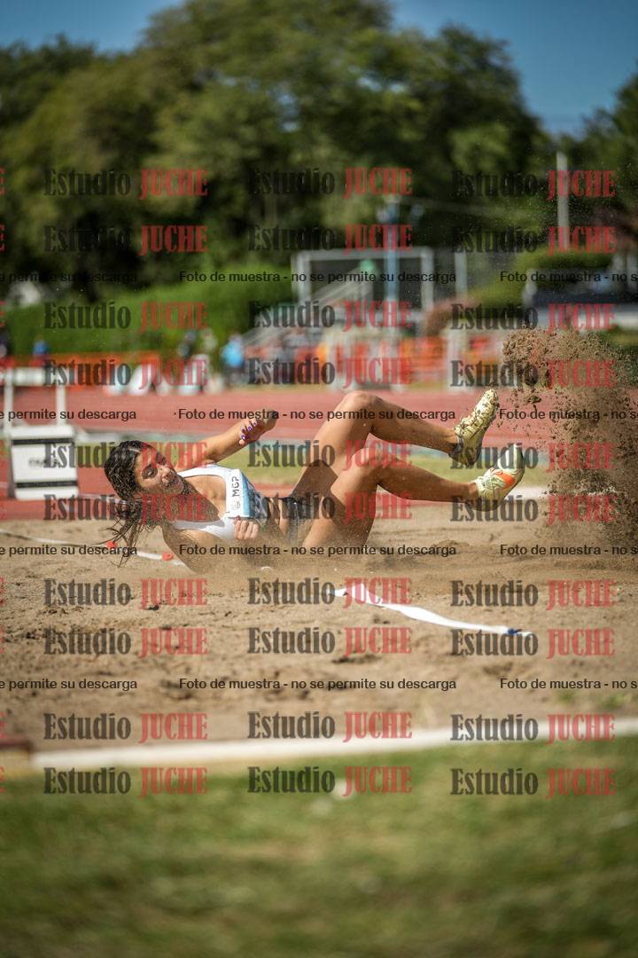 Fotos del salto en largo de mujeres