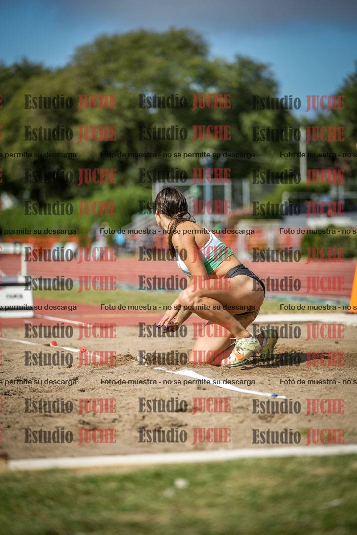 Fotos del salto en largo de mujeres