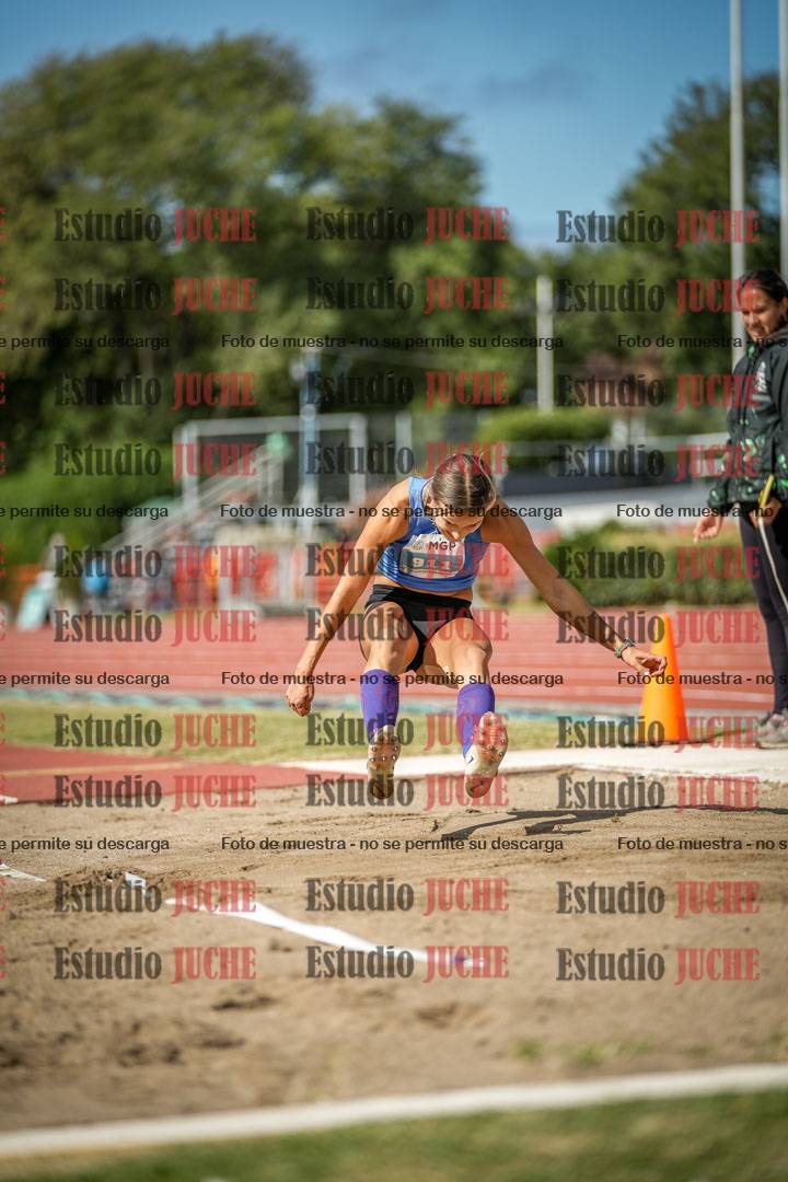 Fotos del salto en largo de mujeres