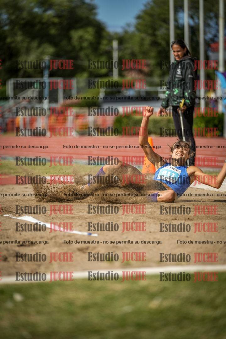 Fotos del salto en largo de mujeres