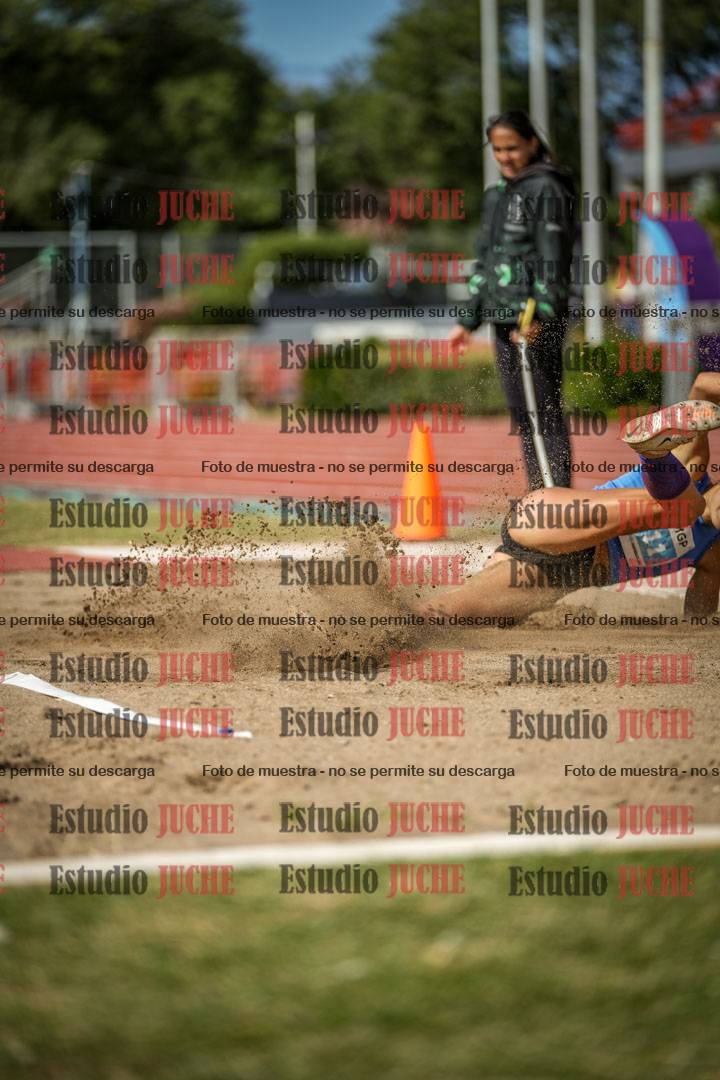 Fotos del salto en largo de mujeres