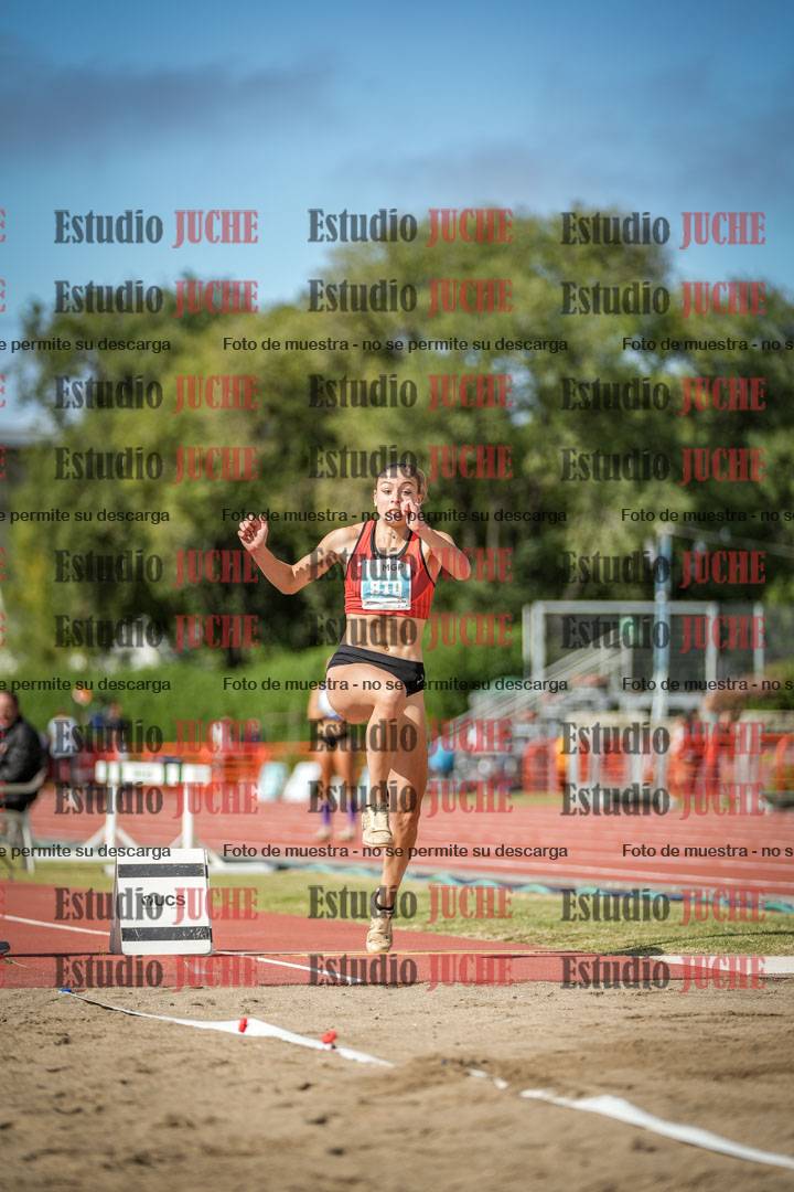 Fotos del salto en largo de mujeres