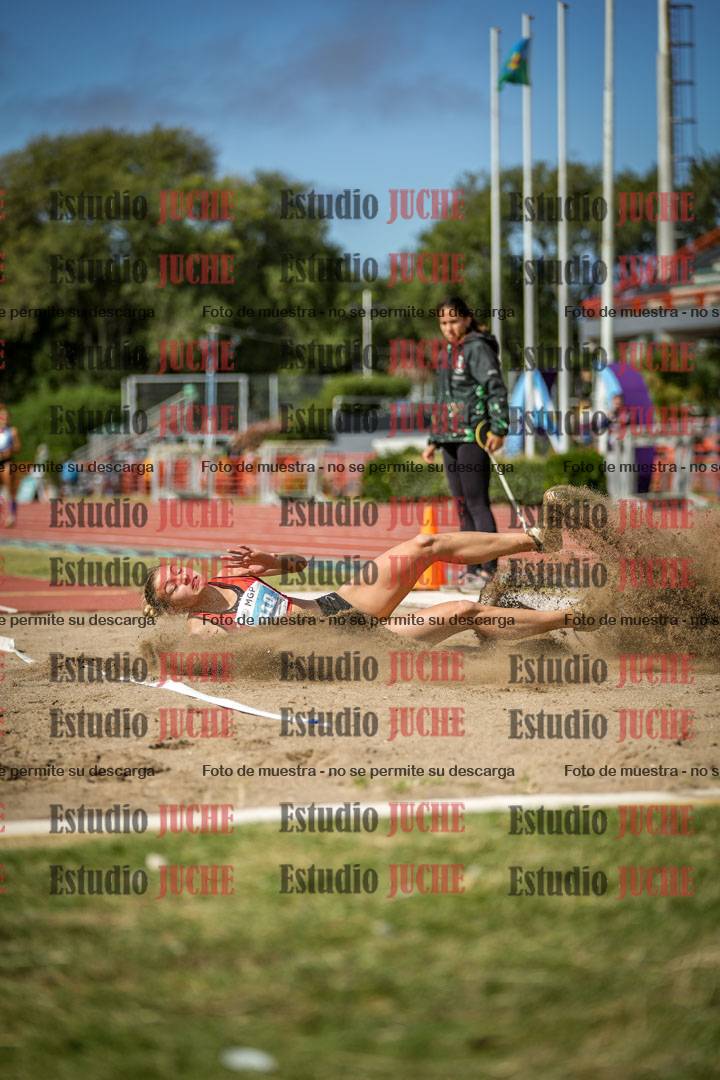 Fotos del salto en largo de mujeres