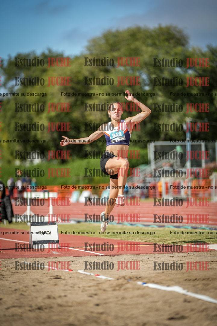 Fotos del salto en largo de mujeres