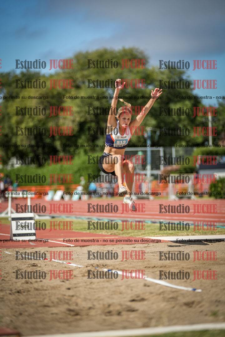 Fotos del salto en largo de mujeres