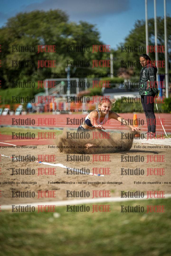 Fotos del salto en largo de mujeres