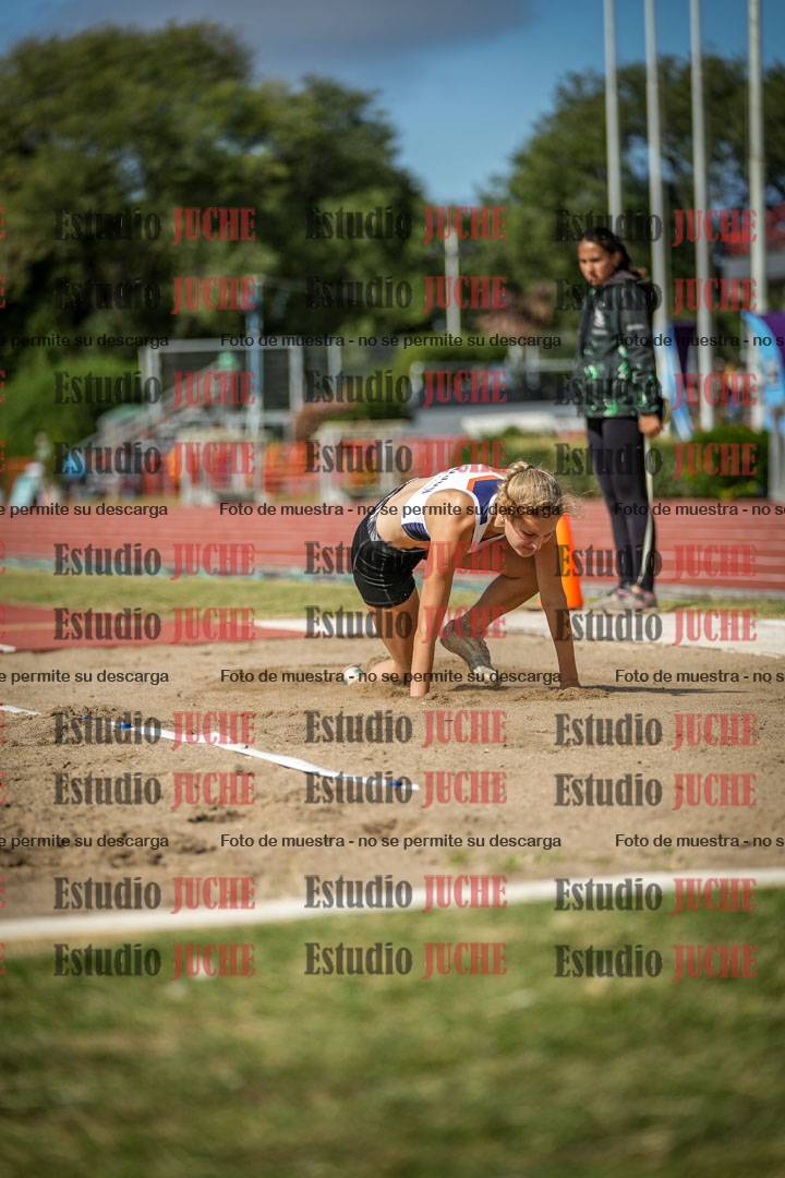 Fotos del salto en largo de mujeres