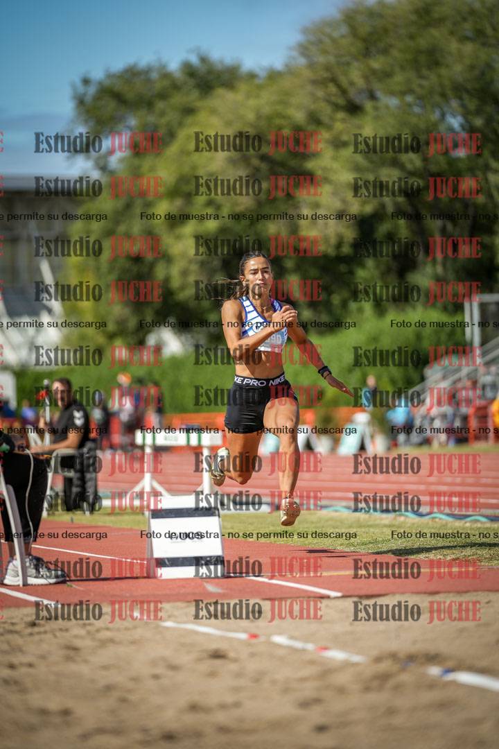 Fotos del salto en largo de mujeres