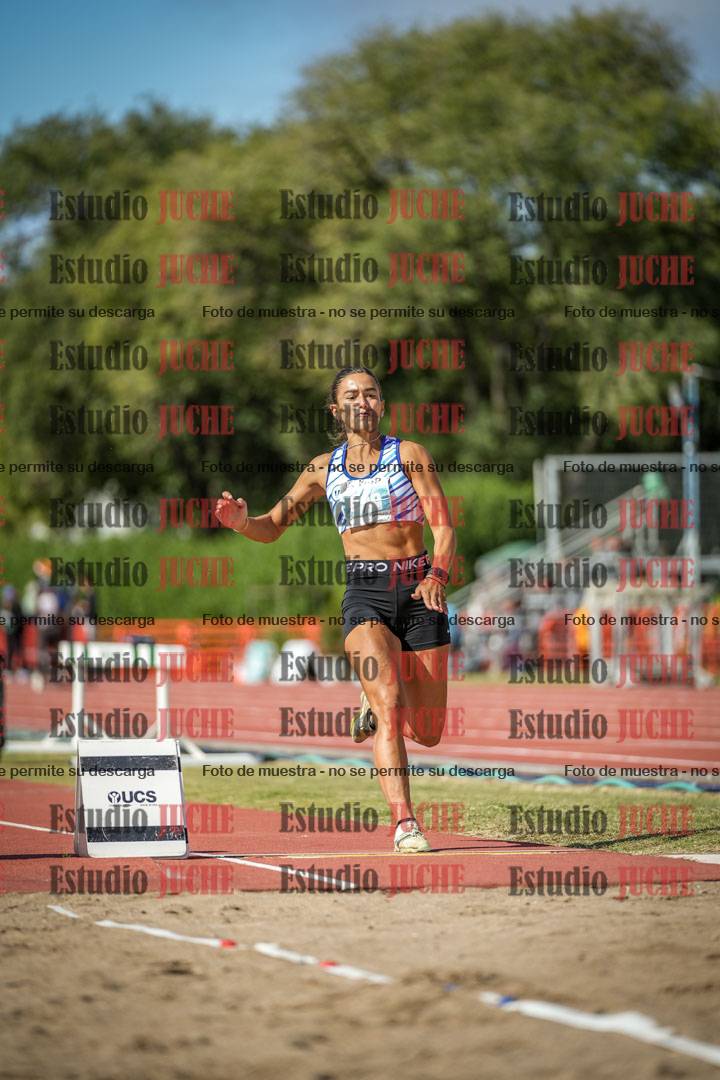 Fotos del salto en largo de mujeres