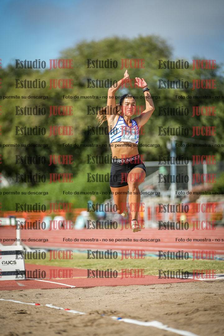 Fotos del salto en largo de mujeres