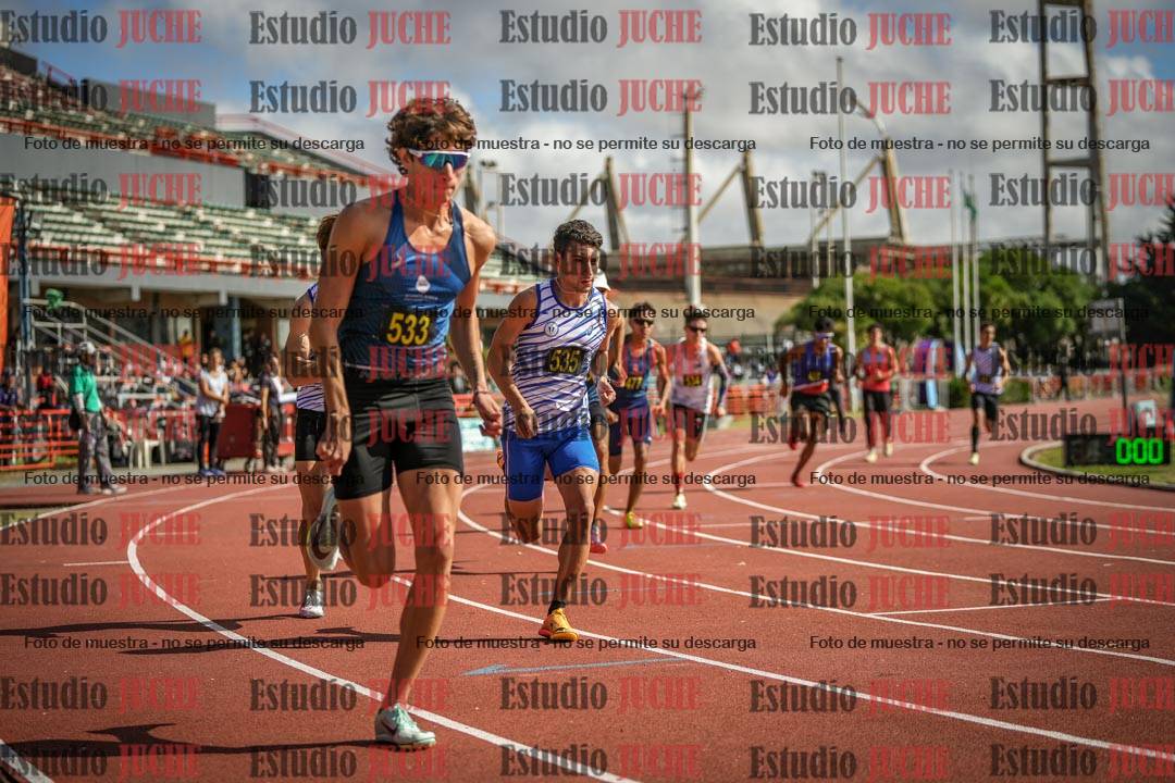 Fotos de los 800 m llanos de varones