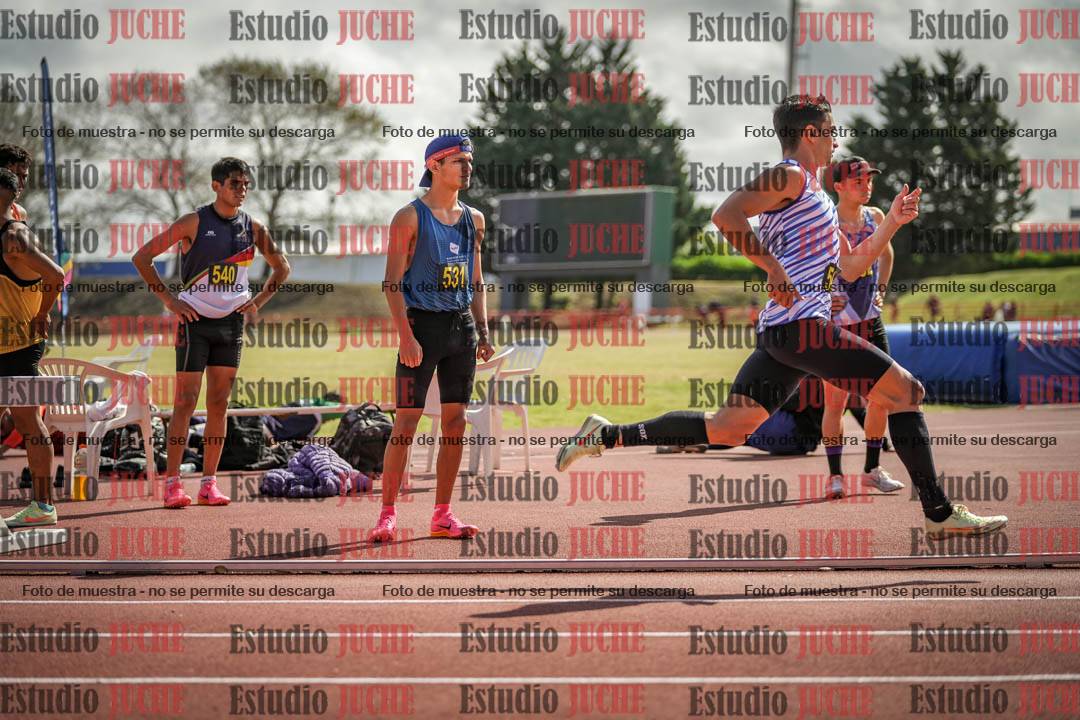 Fotos de los 800 m llanos de varones