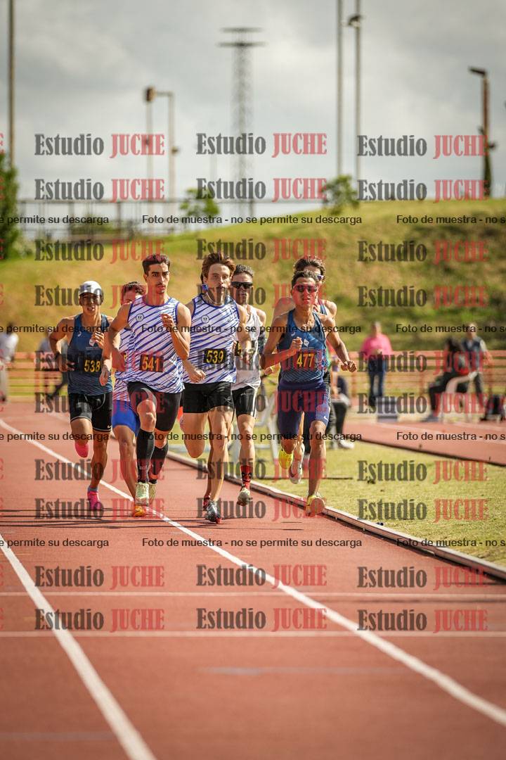 Fotos de los 800 m llanos de varones