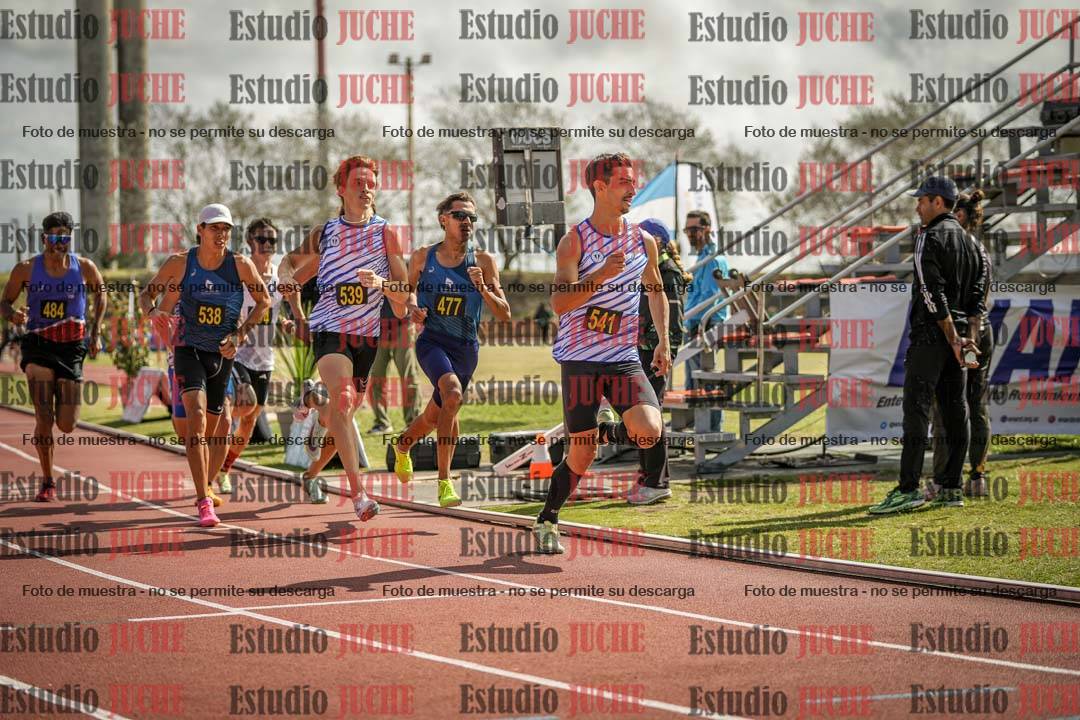 Fotos de los 800 m llanos de varones