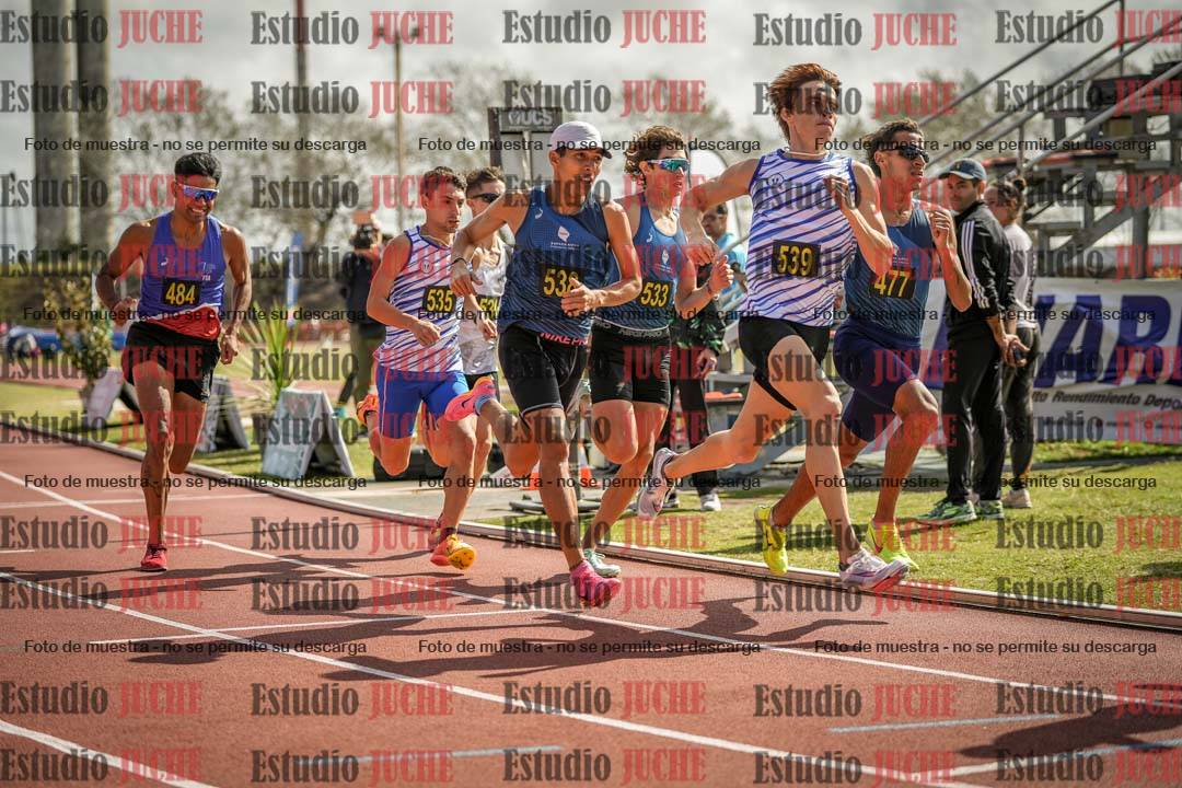 Fotos de los 800 m llanos de varones