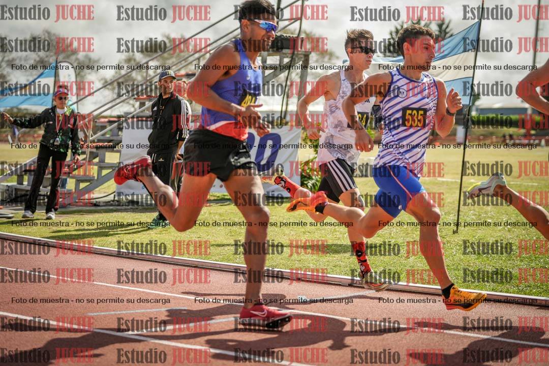 Fotos de los 800 m llanos de varones