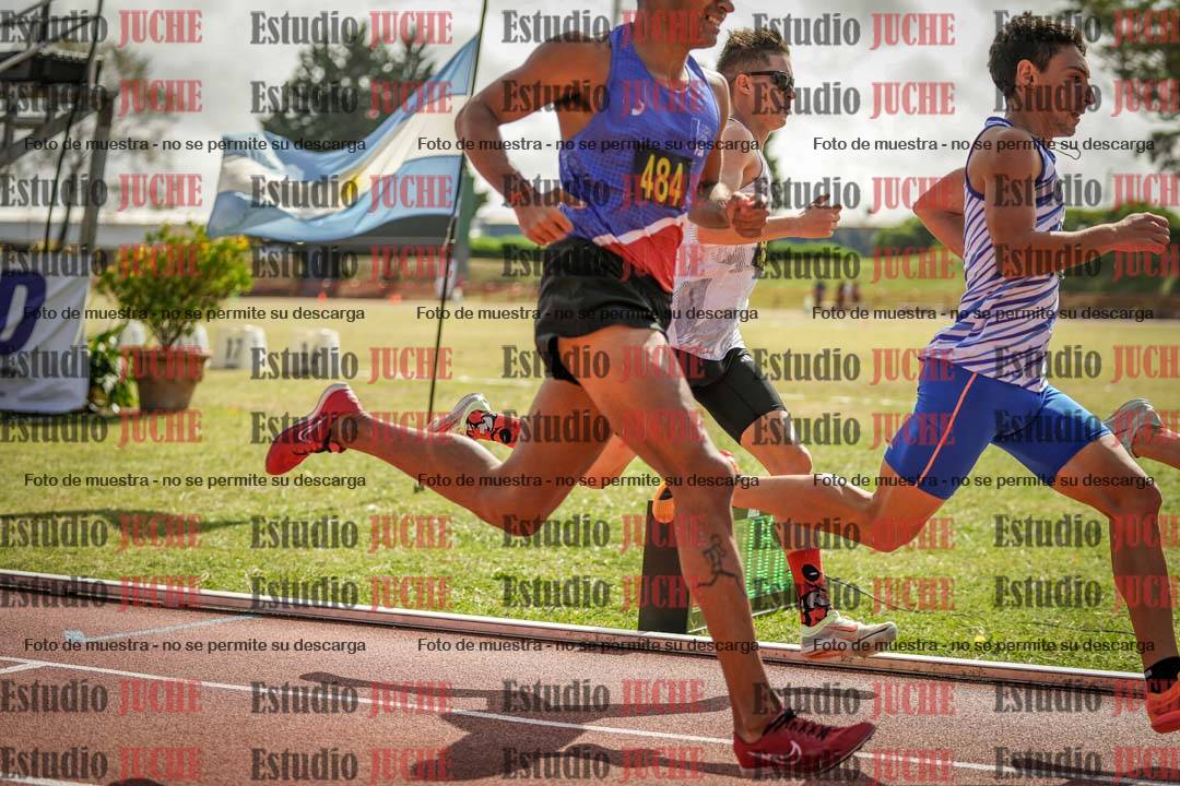 Fotos de los 800 m llanos de varones