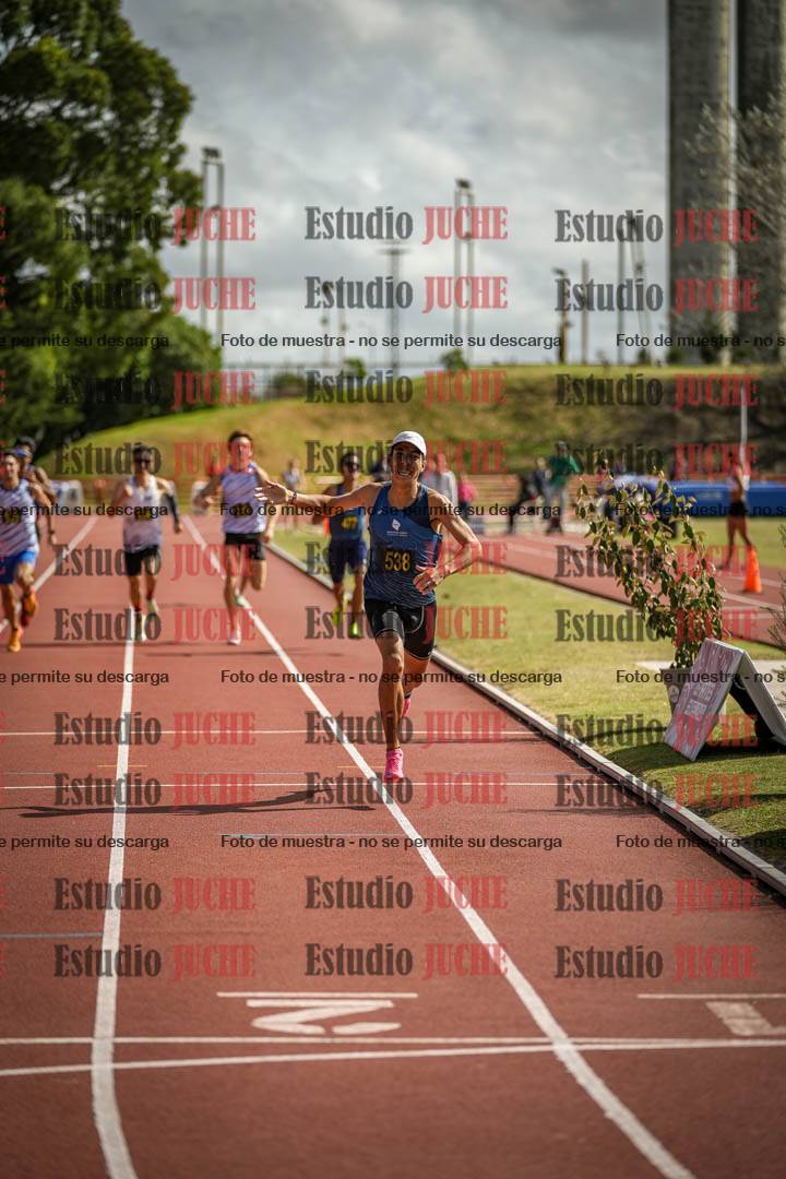 Fotos de los 800 m llanos de varones