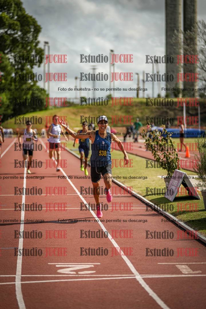 Fotos de los 800 m llanos de varones