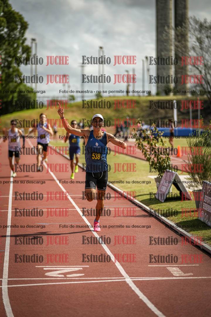 Fotos de los 800 m llanos de varones