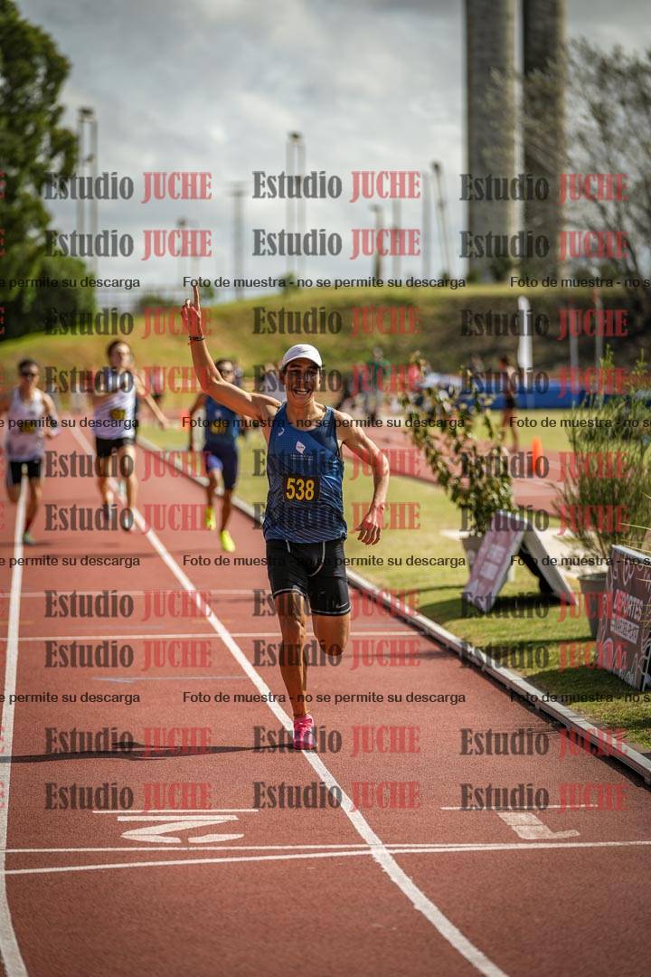 Fotos de los 800 m llanos de varones